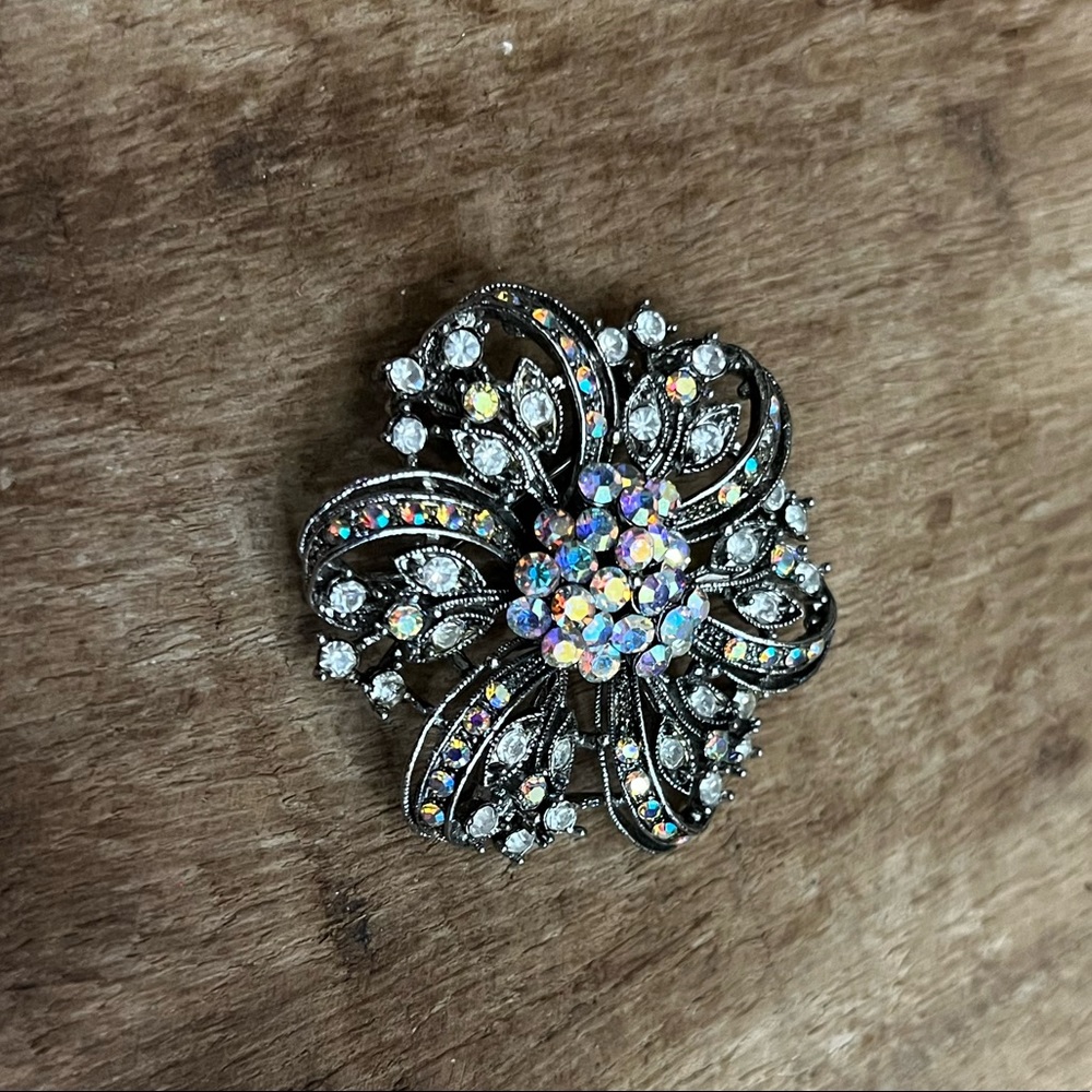 Vintage Beautiful Brooch